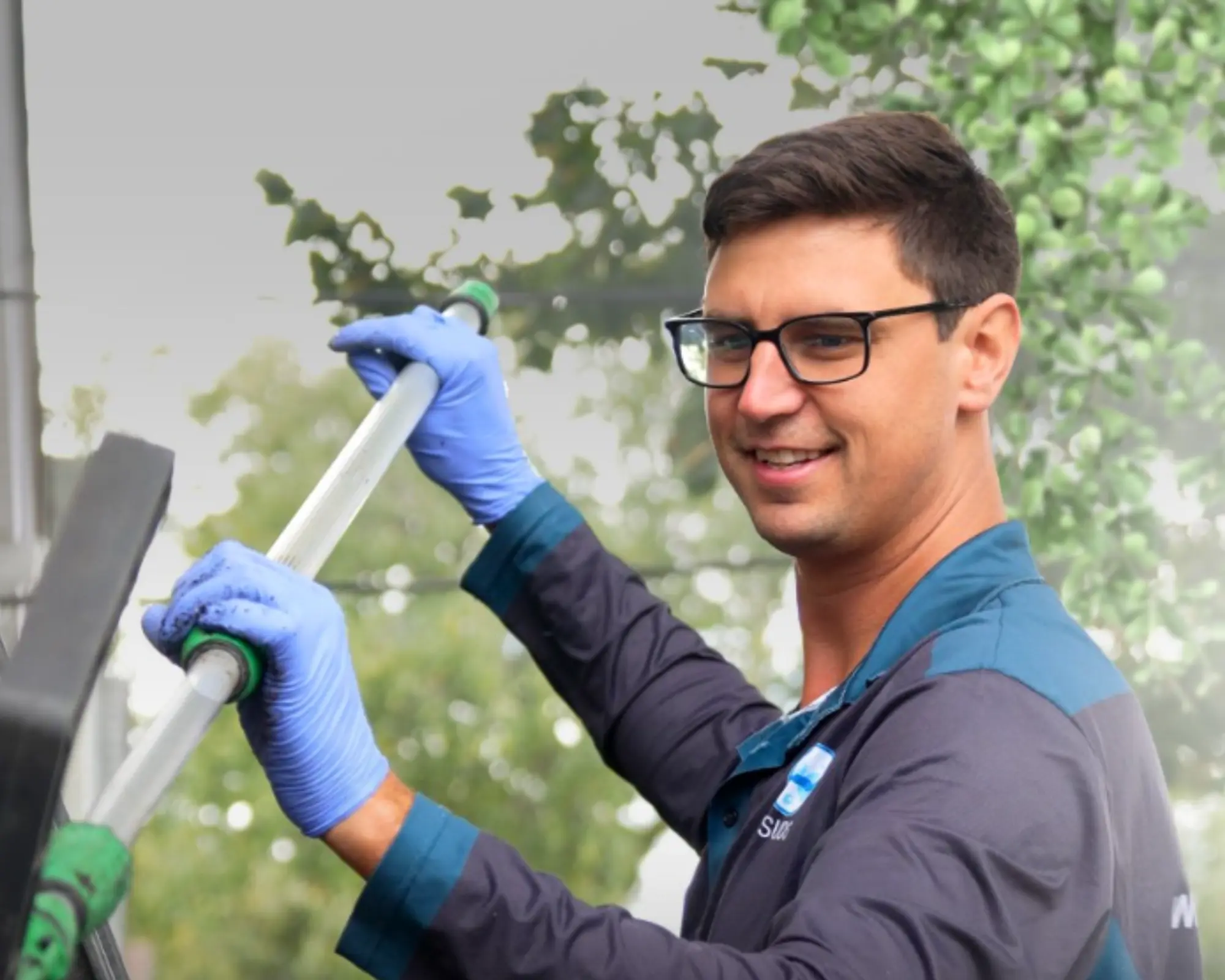 Professional window cleaning in Vaughan for residential exterior glass